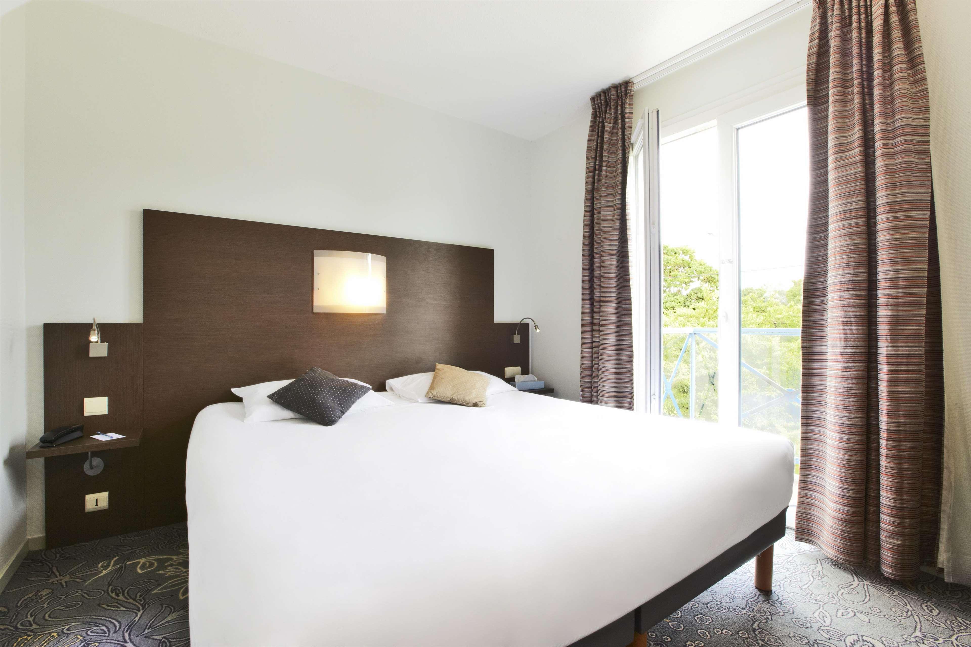 Hotel Kyriad La Rochelle Centre Ville Екстериор снимка