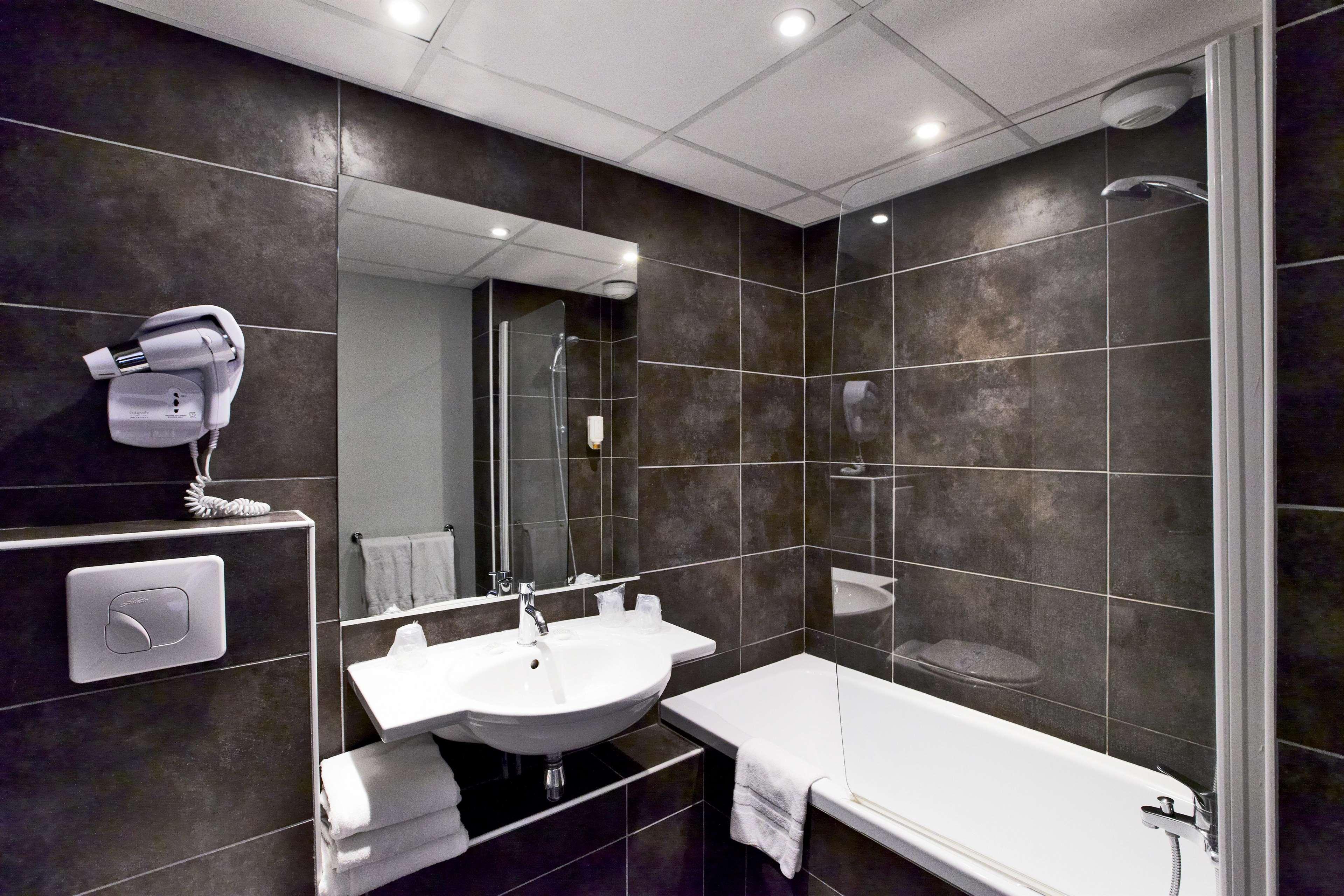 Hotel Kyriad La Rochelle Centre Ville Екстериор снимка