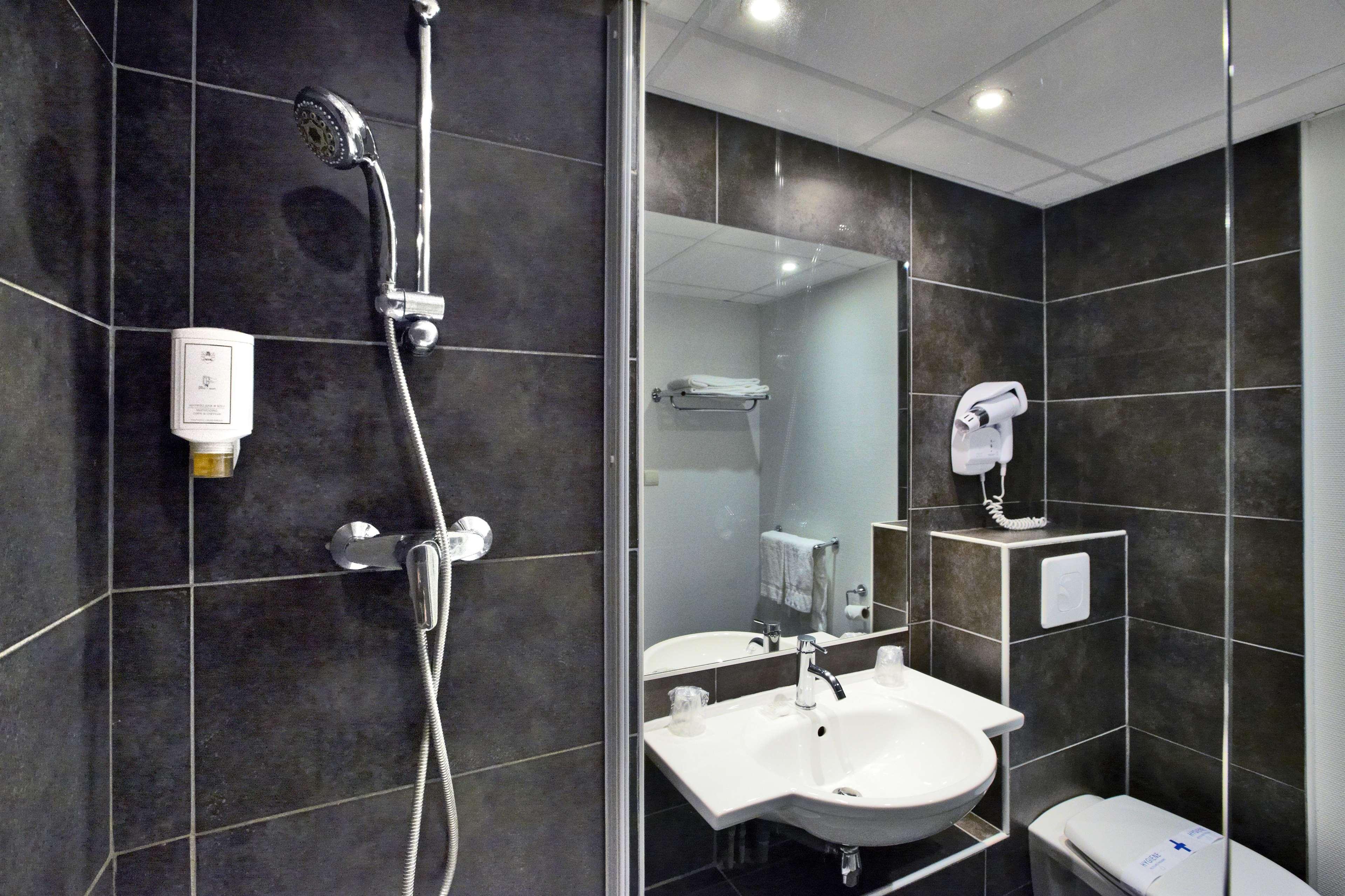 Hotel Kyriad La Rochelle Centre Ville Екстериор снимка