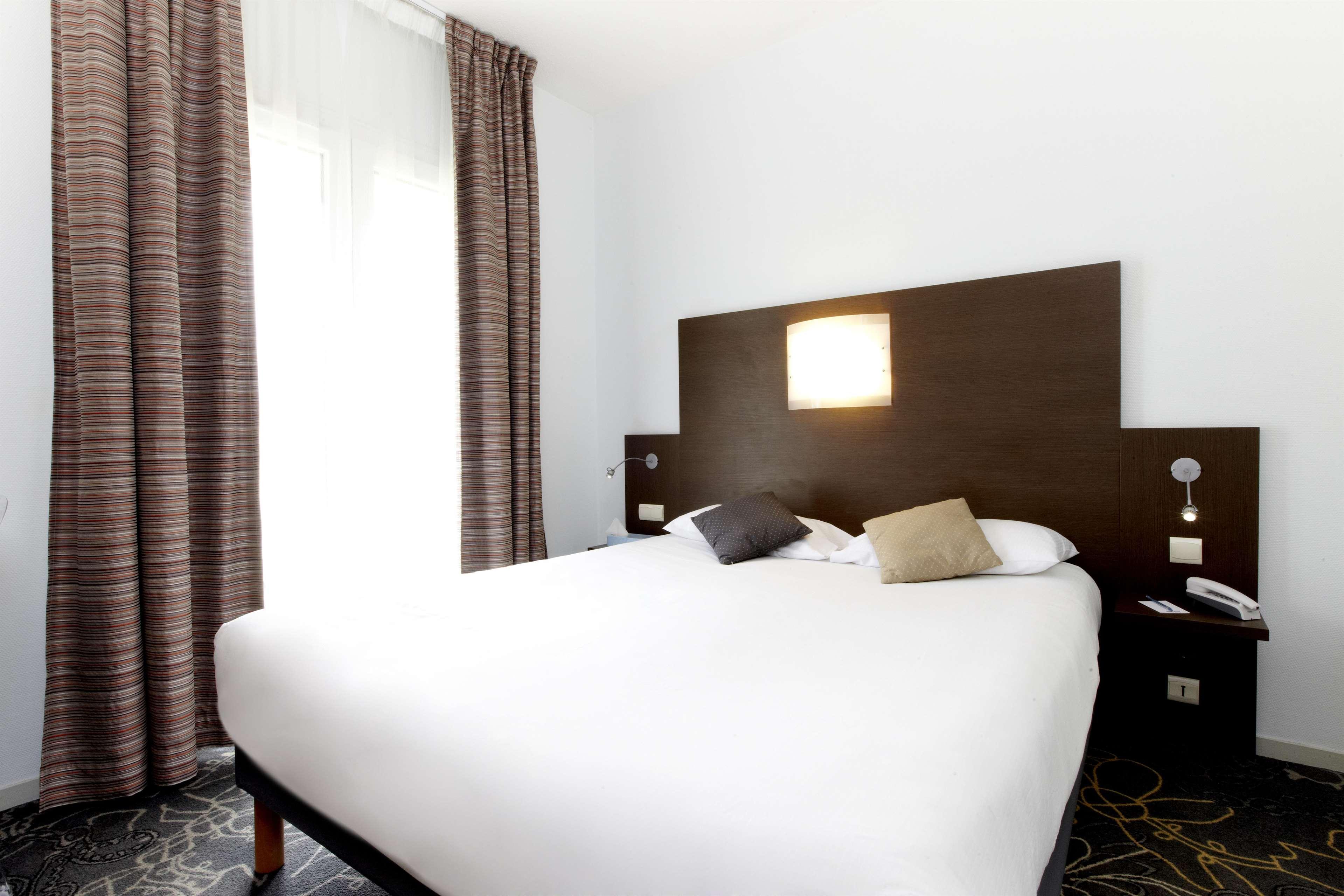 Hotel Kyriad La Rochelle Centre Ville Екстериор снимка