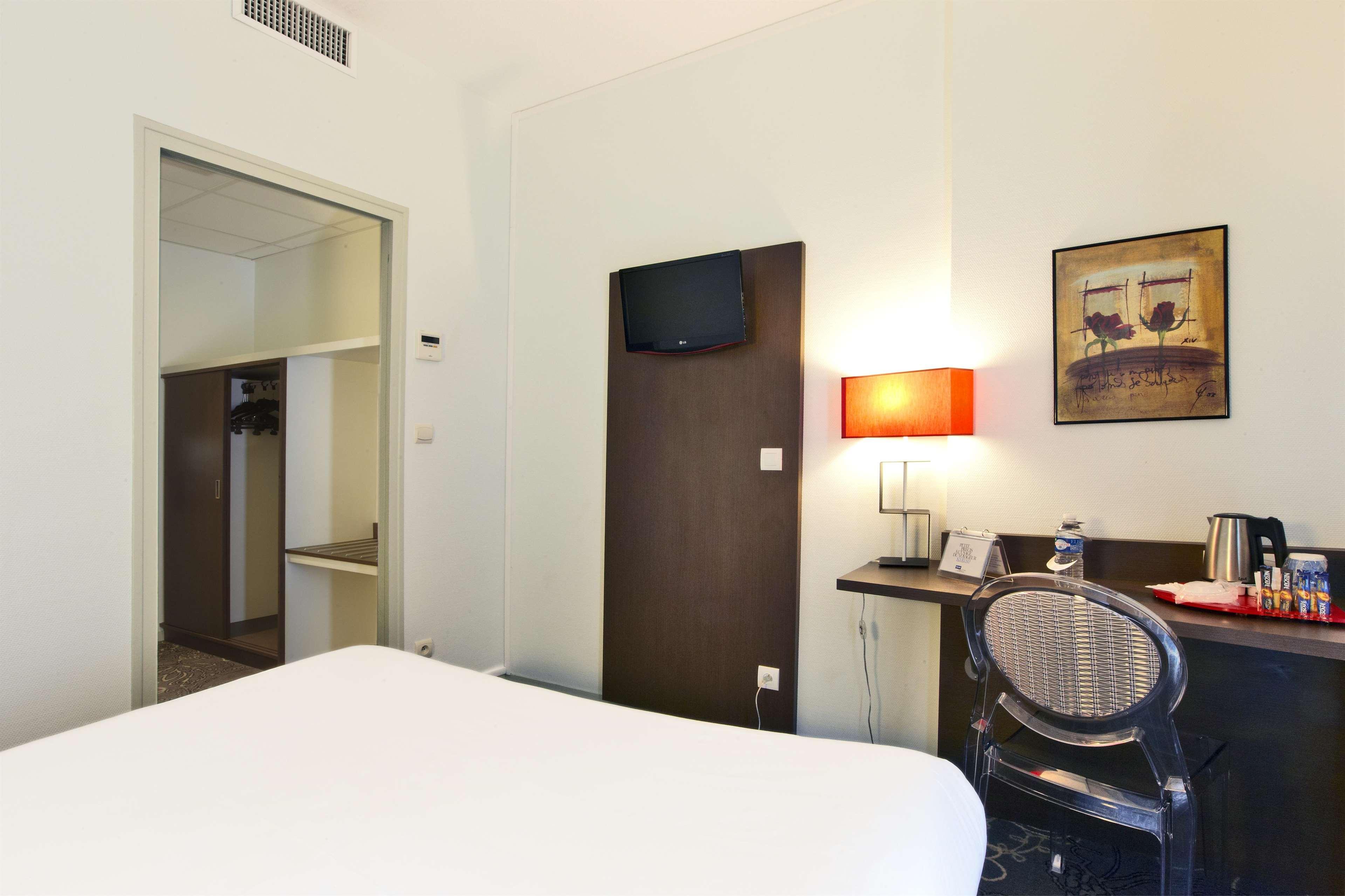 Hotel Kyriad La Rochelle Centre Ville Екстериор снимка