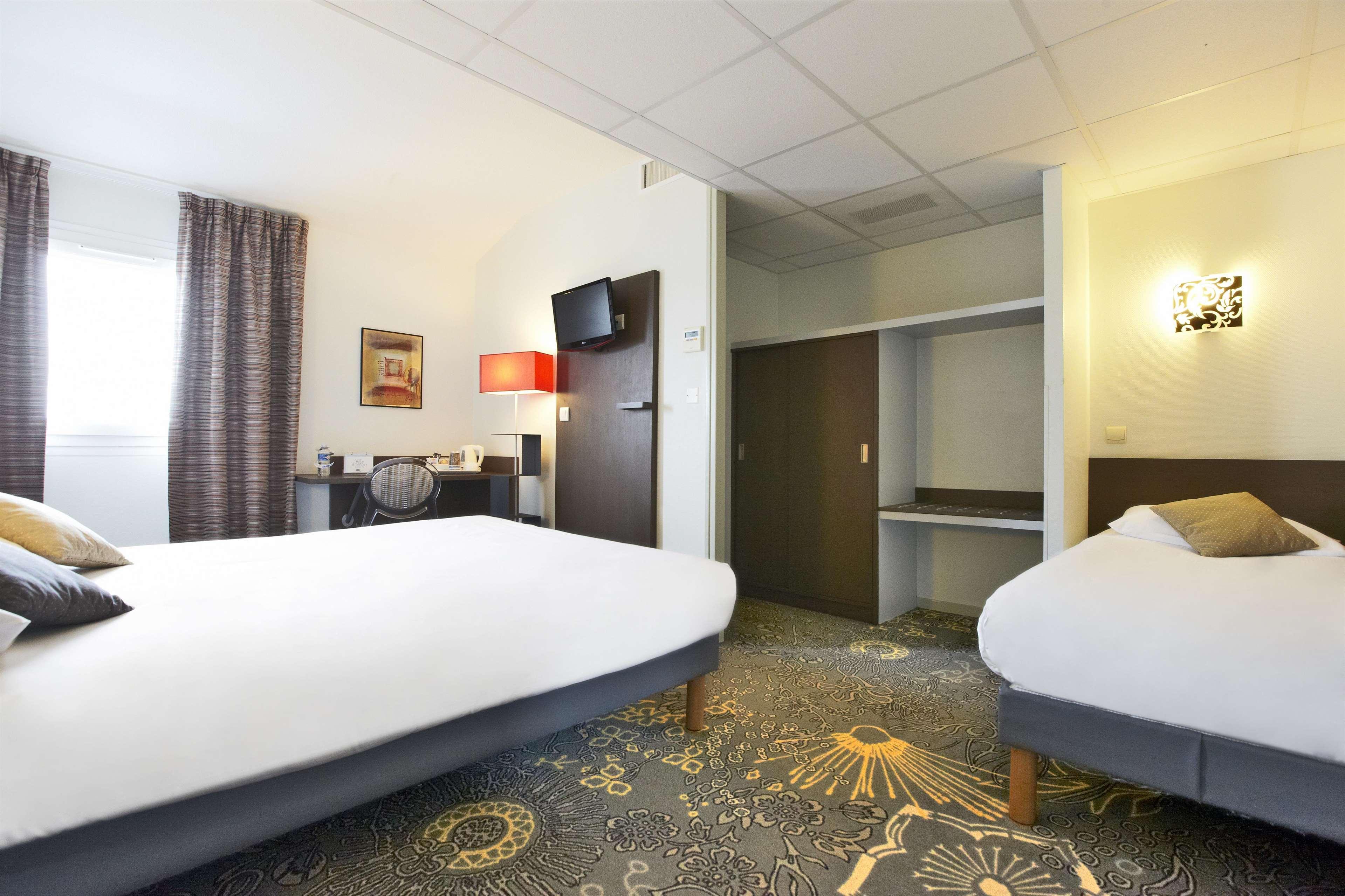 Hotel Kyriad La Rochelle Centre Ville Екстериор снимка