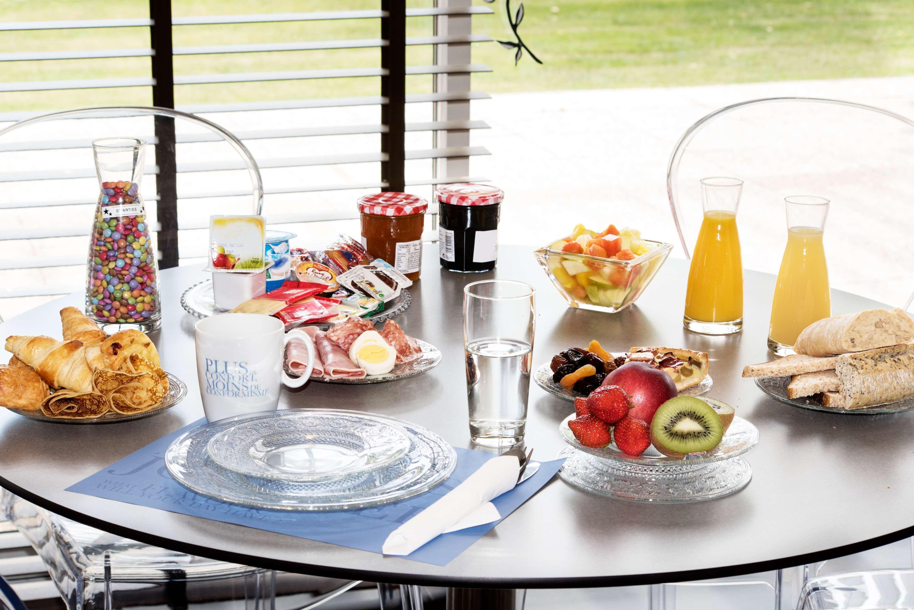 Hotel Kyriad La Rochelle Centre Ville Екстериор снимка