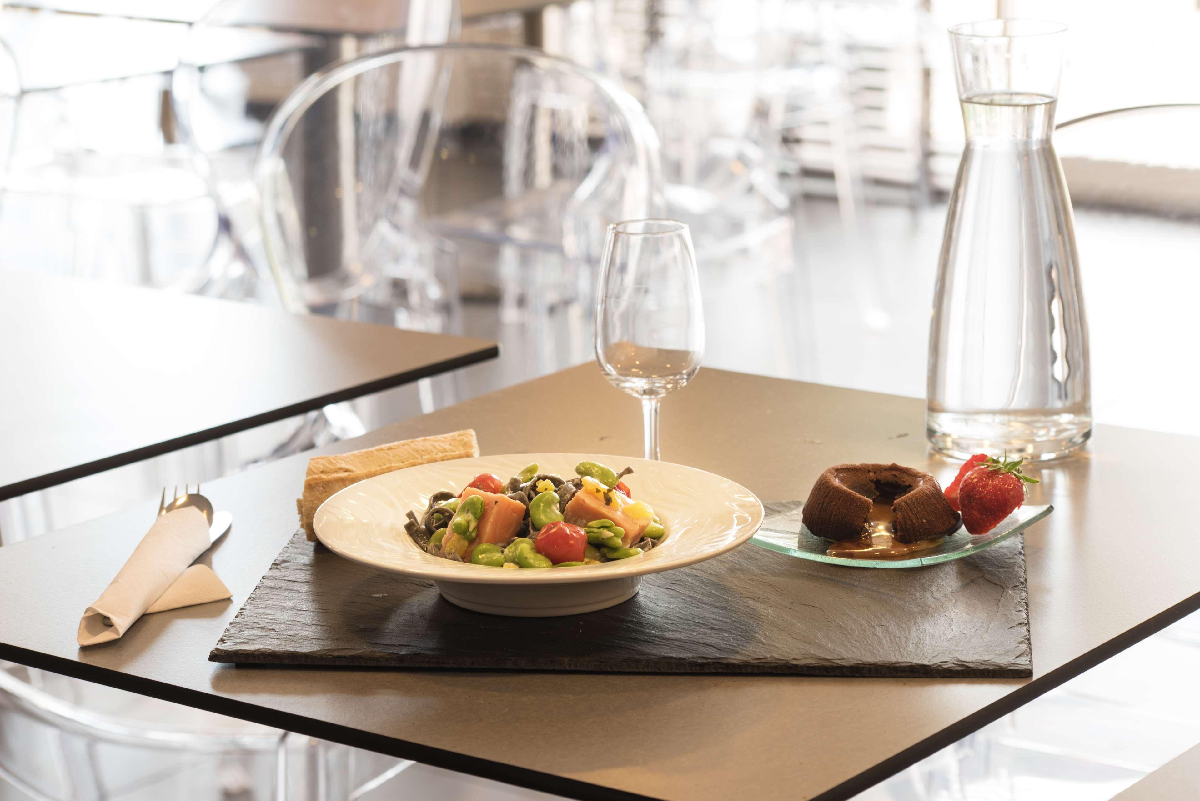 Hotel Kyriad La Rochelle Centre Ville Екстериор снимка